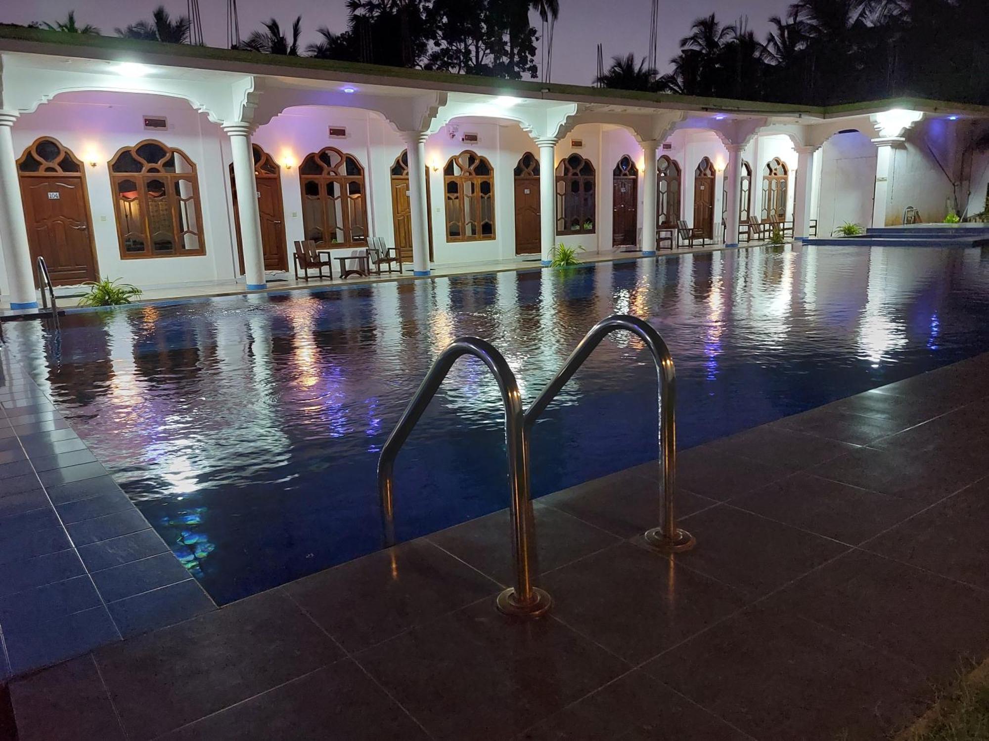 Mrd Beach Hotel トリンコマリー エクステリア 写真