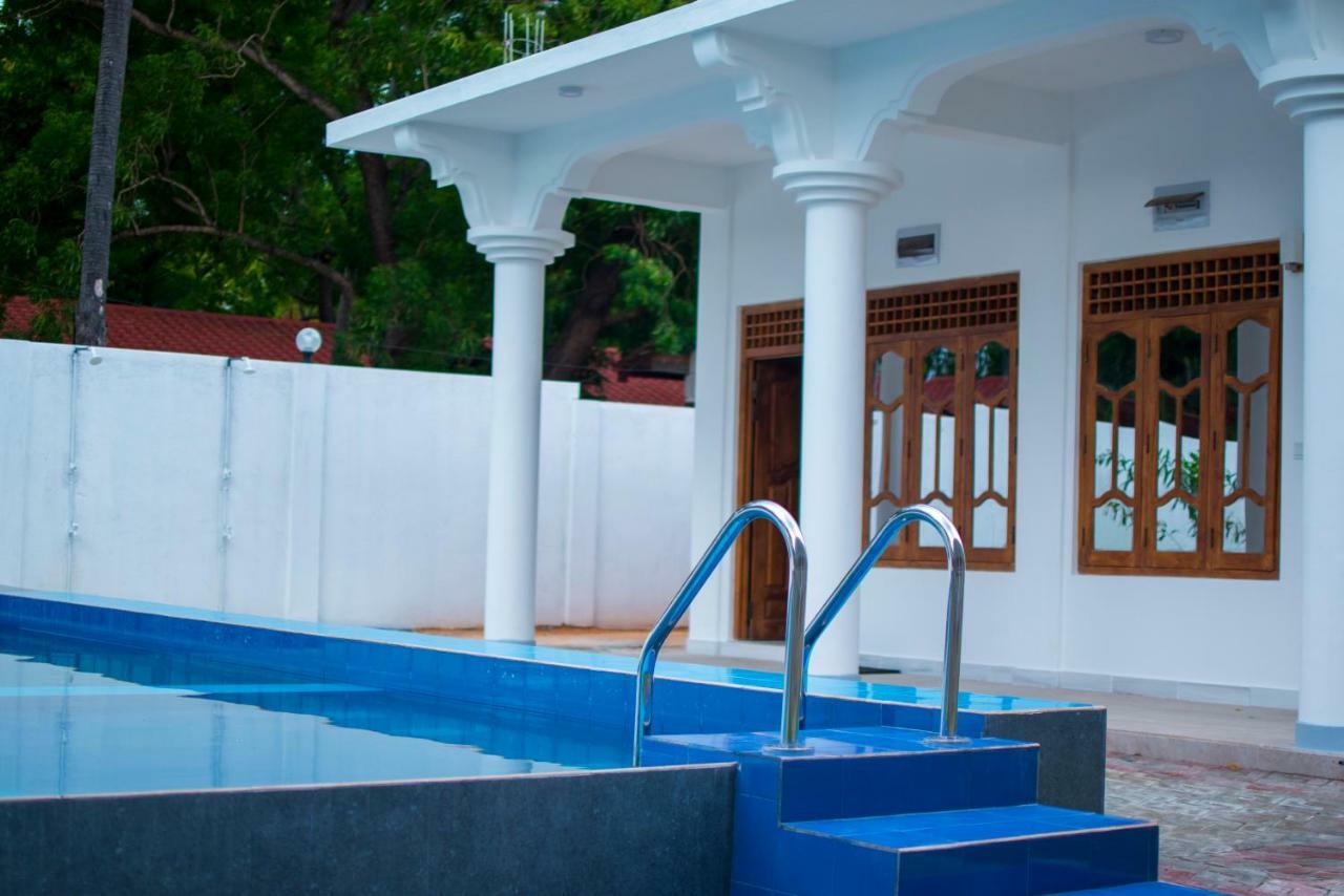 Mrd Beach Hotel トリンコマリー エクステリア 写真
