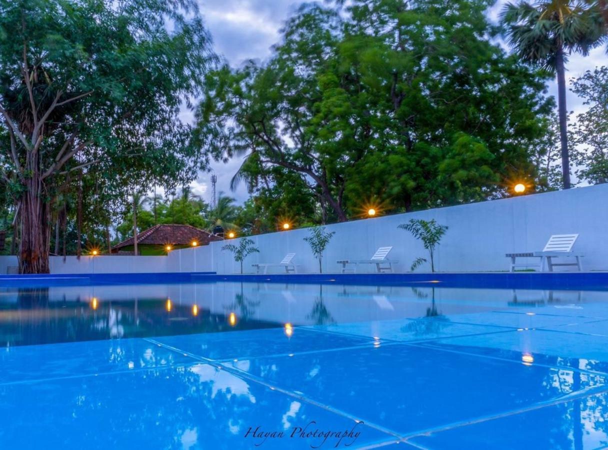 Mrd Beach Hotel トリンコマリー エクステリア 写真