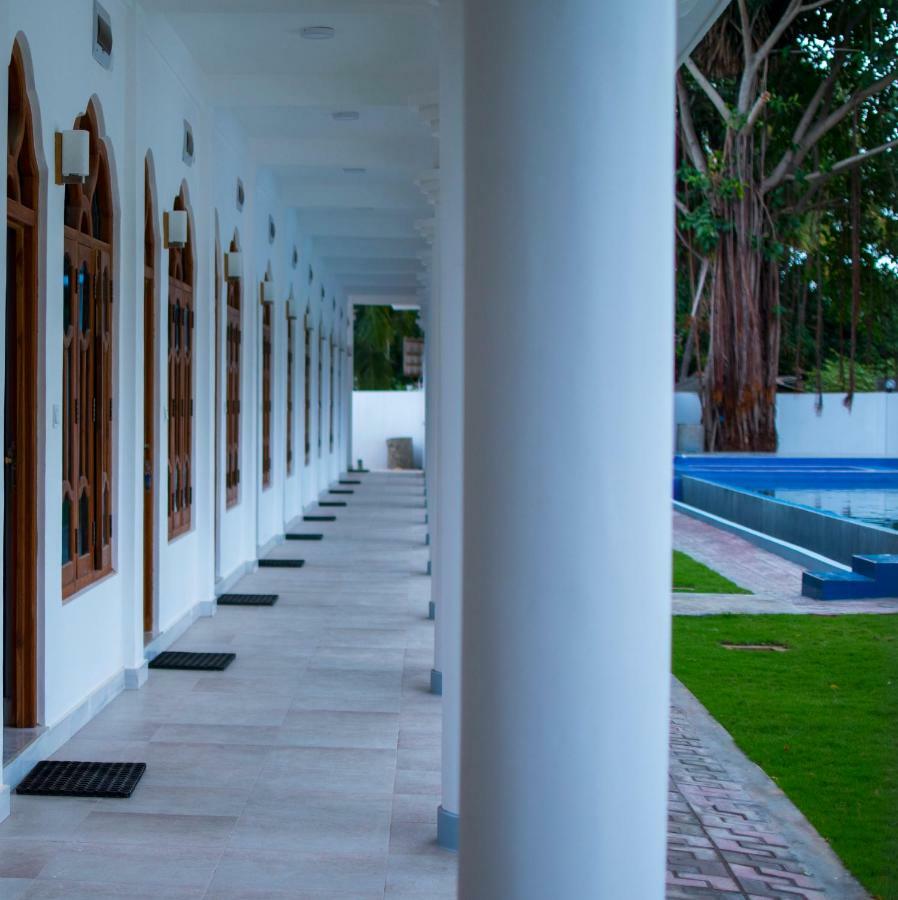 Mrd Beach Hotel トリンコマリー エクステリア 写真