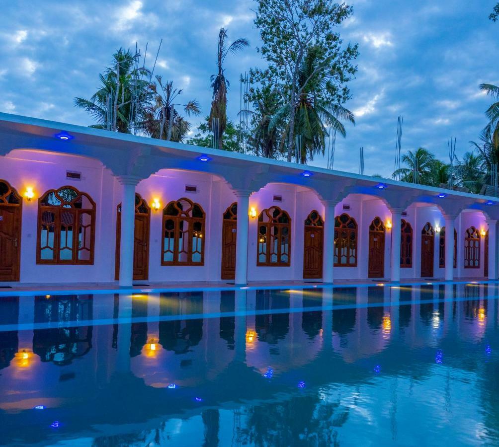 Mrd Beach Hotel トリンコマリー エクステリア 写真